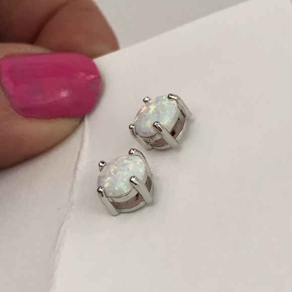 Sterling Silver Opal earrings. New - Picture 2 of 8